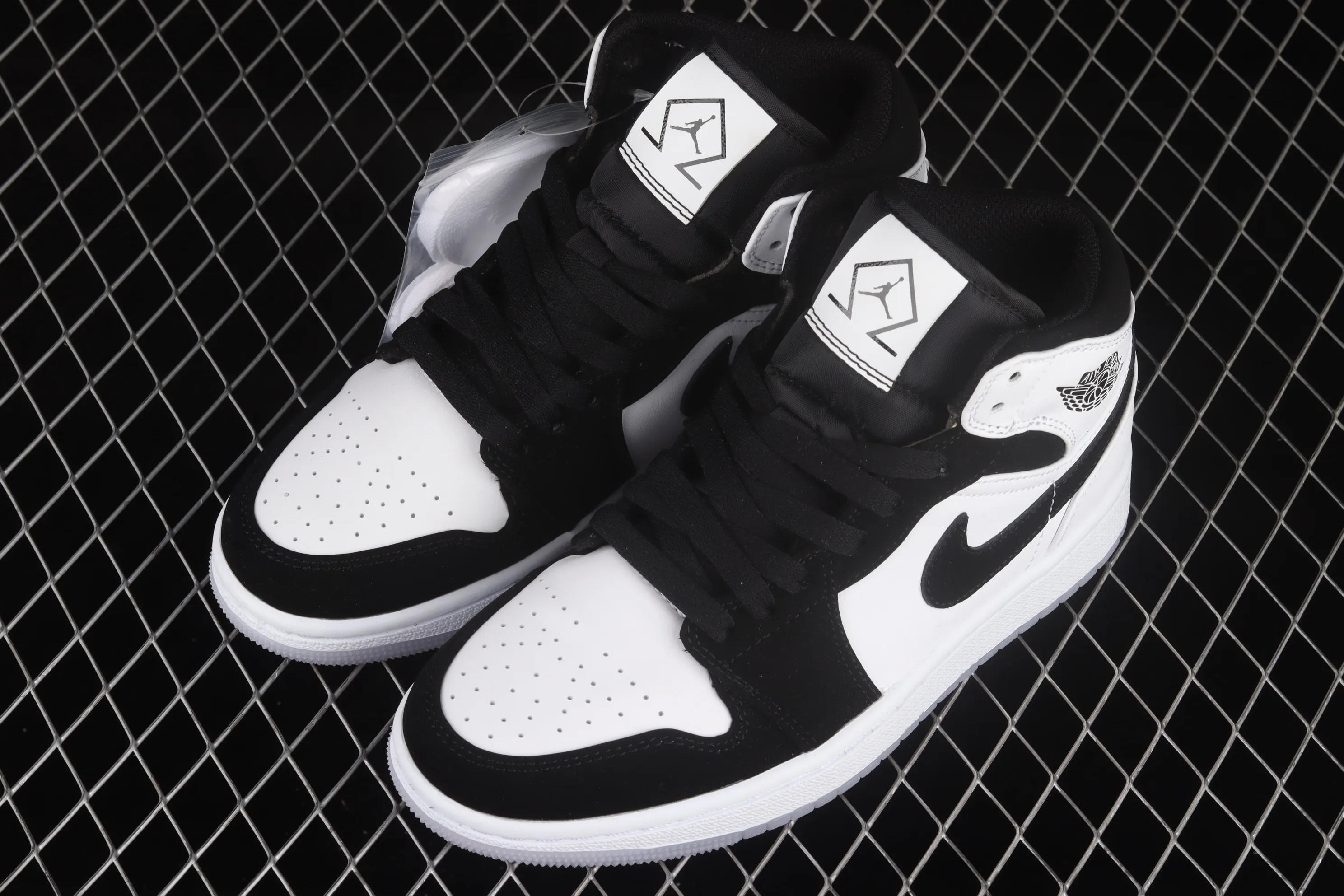 All categories Air Jordan Jordan series basketball shoes Air Jordan 1 Mid Air Jordan 1 Mid "Diamond Shorts" AJ1 Joe 1 Pearlescent White Black Panda DH6933-100